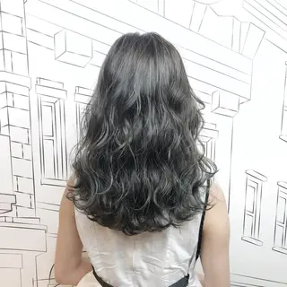 セミロング TOMOKA 艶髪/透明感カラーのヘアスタイル