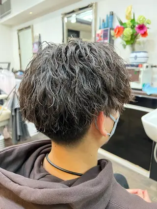 ショート パーマ メンズ 二本木 秀成のヘアスタイル