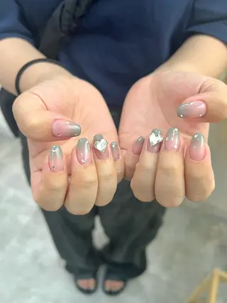 ネイル NAGISA🧁🎀 持ち込み⌇パラジェルのネイルデザイン