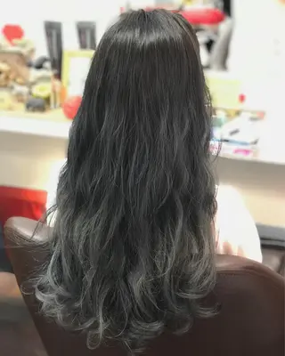 ロング カラー 岩谷/ブリーチ 🪽透明感カラーのヘアスタイル