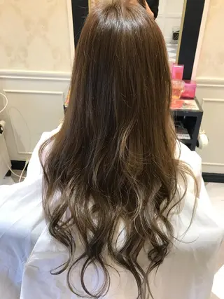 ロング カラー 粟田 めぐみのヘアスタイル