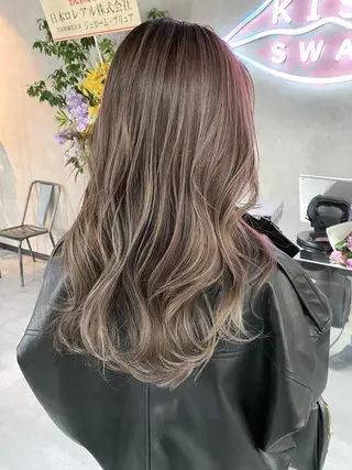 ロング カラー B E C H I C O〔べち子〕のヘアスタイル