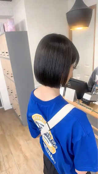 ミディアム カラー パーマ ヘアアレンジ メンズ キッズ ネイル マツエク・マツパ アイブロウ レイヤーカット／顔周 りカット/縮毛矯正のヘアスタイル