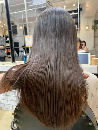 ロング カラー トップ スタイリストのヘアスタイル