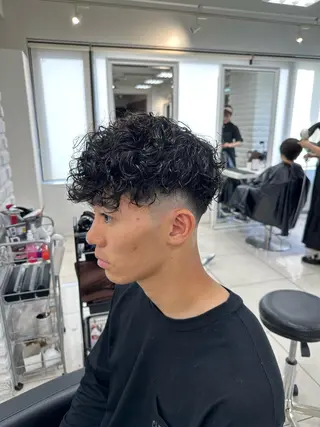 ショート パーマ メンズ フェザーパーマ職人 🪶ryosukeのヘアスタイル