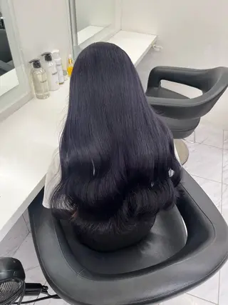 ロング 寒色/ベージュヘア ブリーチありMiOのヘアスタイル