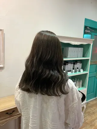 カラー 石澤 萌茄のヘアスタイル