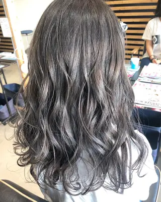 カラー 早川 真幸のヘアスタイル