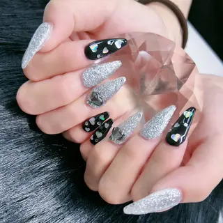 ネイル パーツ全部¥110 サロンミミのネイルデザイン