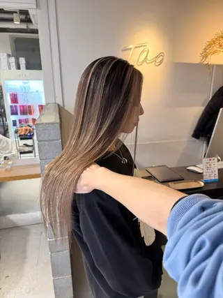 ロング 岩尾 凪のヘアスタイル