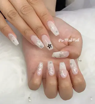 ミディアム Pio Mielのネイルデザイン