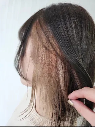 ミディアム カラー 安達まい/ インナーカラー◎のヘアスタイル