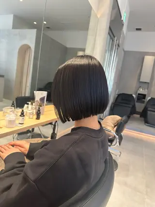 ミディアム ミオ💎ショート 透ける暗髪のヘアスタイル