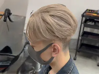 カラー メンズ まろやかなベージュ 小池春樹のヘアスタイル