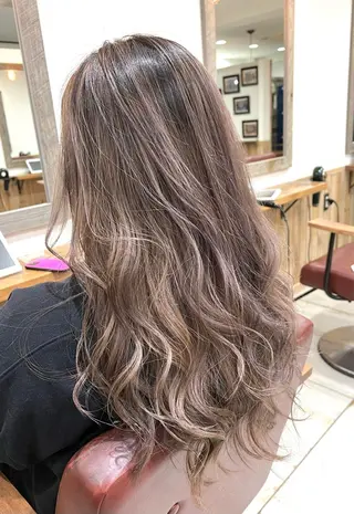 ロング ハイライトバレイヤー ジュ🎨川村聖吾🎨のヘアスタイル