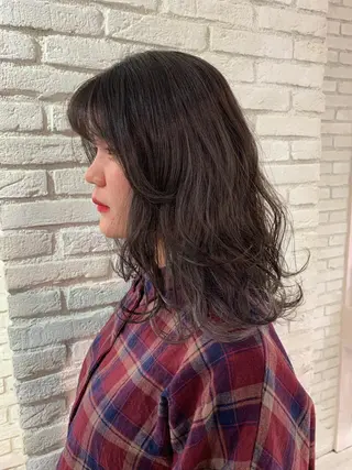 セミロング カラー パーマ ネイル マツエク・マツパ レイヤー＆カラー 人気美容師倉崎涼のヘアスタイル