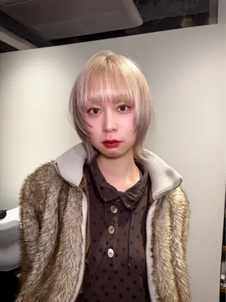 ミディアム 山口 真世のヘアスタイル