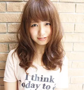 ミディアム カラー パーマ ネイル tuuli トゥーリのヘアスタイル