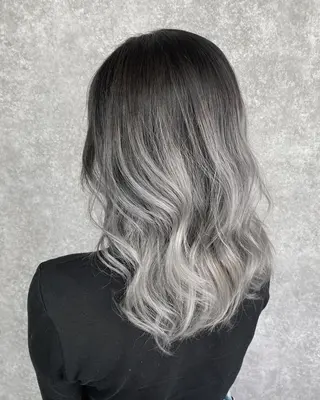 ロング カラー UNDER vr 【アンダーバー】のヘアスタイル