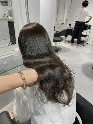セミロング カラー センターパート特化 井上健太のヘアスタイル