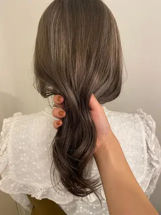 ミディアム カラー vixus mamiのヘアスタイル