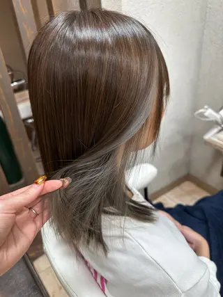 ミディアム カラー 阿部 美咲のヘアスタイル