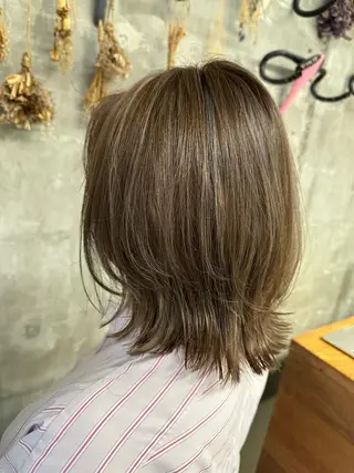 ミディアム カラー 竹内 麻乃のヘアスタイル