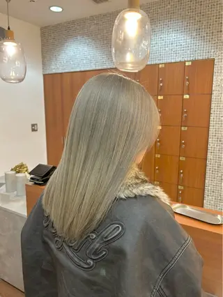 ミディアム カラー トップスタイリスト 林すずかのヘアスタイル