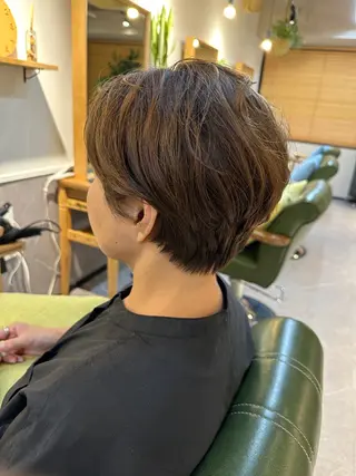 ショート 金ウンス 髪質改善カラーのヘアスタイル