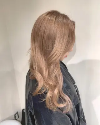 ロング カラー 渋谷🤍ブリーチ エクステ🤍アミルのヘアスタイル
