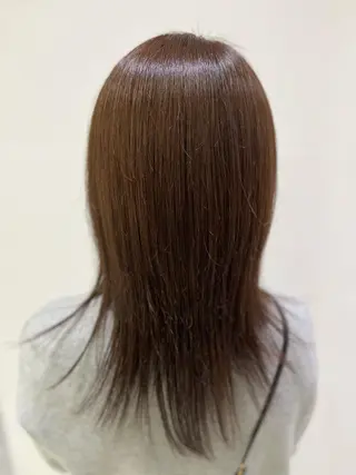 カラー 伊佐 愛のヘアスタイル