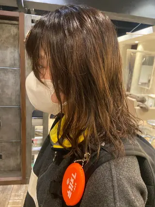 ミディアム パーマ 岡田 優香のヘアスタイル