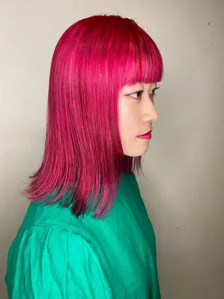 ミディアム カラー ネイル mana 暖色カラーカットのヘアスタイル