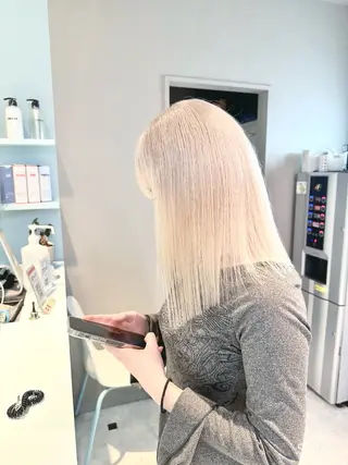 セミロング カラー 🪄池袋ハイトーン 🪄ブリーチカラーのヘアスタイル