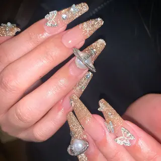 ネイル さゆり￤推しキャラ ￤ロングネイル🩷のネイルデザイン