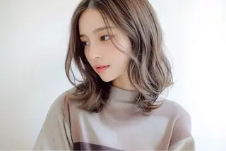 ミディアム カラー 尾崎 優花のヘアスタイル