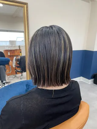 ショート カラー 髪の家 tikiのヘアスタイル