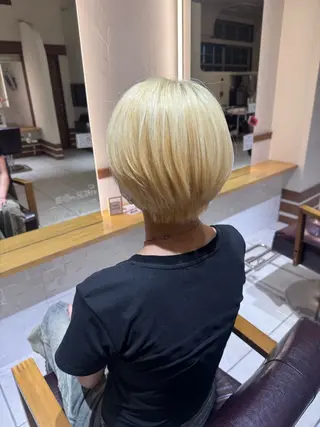 ショート 🦋ブリーチなしダブ ルカラー🌈MEGUのヘアスタイル