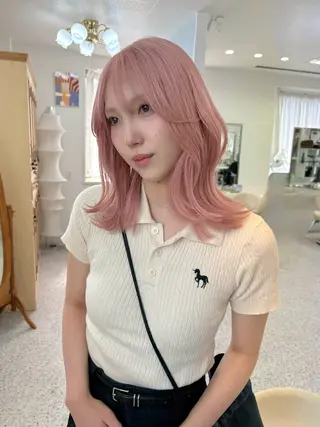 ミディアム カラー LOMARLIE JURIAのヘアスタイル