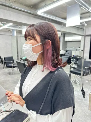 ミディアム カラー パーマ ヘアアレンジ メンズ キッズ ネイル マツエク・マツパ アイブロウ 切りっぱなしヘアボブ ミディアムヘアRYOのヘアスタイル