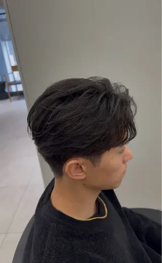 パーマ 波巻き/シャドウ /フェザー/有馬琉翔のヘアスタイル