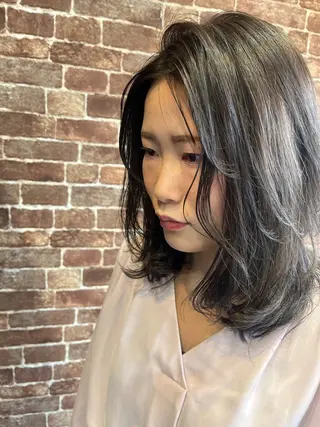 ミディアム カラー 久木原 ゆりのヘアスタイル