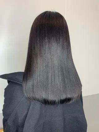 ミディアム トップ スタイリストのヘアスタイル