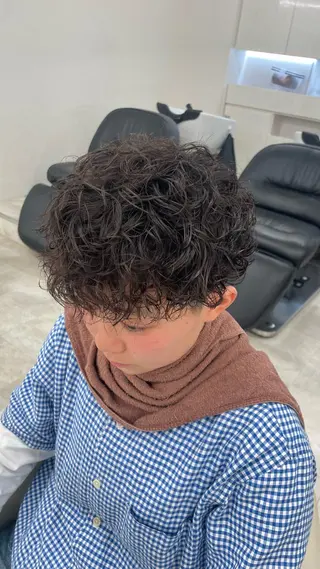 パーマ メンズ メンズ特化 荷宮蓉太のヘアスタイル