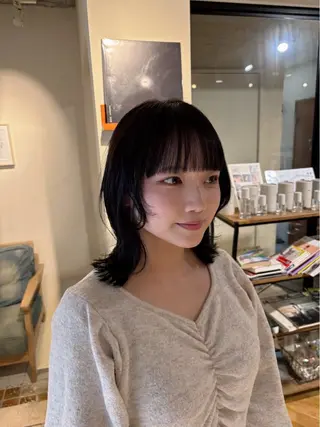 ミディアム カラー ヘアアレンジ mina 🐈‍⬛ ラフな似合わせヘアのヘアスタイル