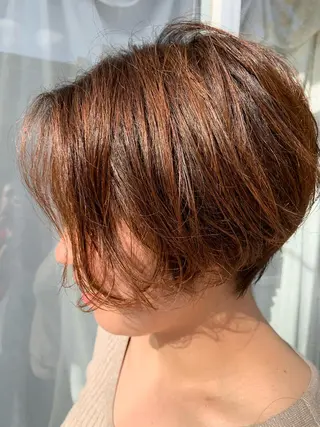 ショート 相田 優子のヘアスタイル