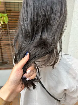 セミロング カラー putri 川邉 優花のヘアスタイル