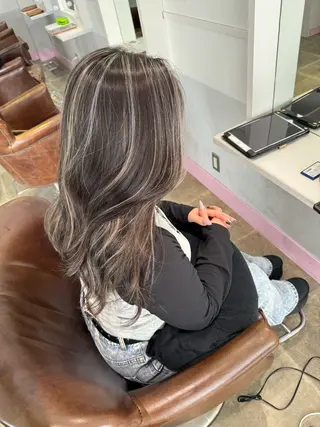 セミロング Lit.豊橋 夏目のヘアスタイル