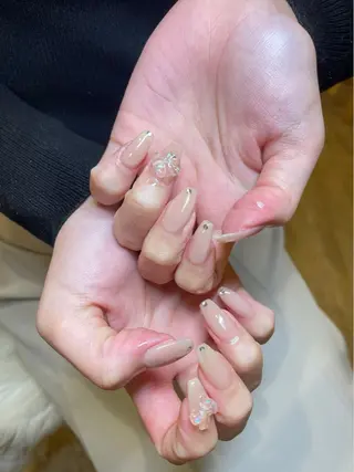 ネイル 楢本 彩耶のネイルデザイン