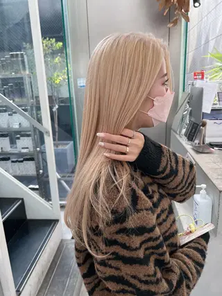 ロング カラー mao/天神ブリーチ ハイトーンカラーのヘアスタイル